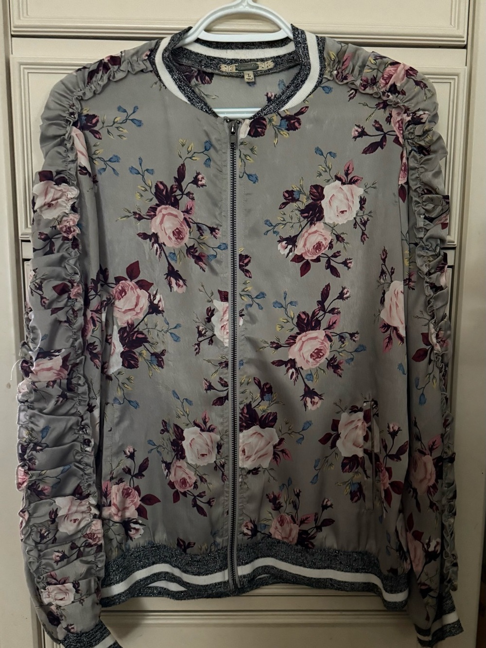 Gimmicks Floral Zip-Front Bomber Jacket in gray sz L